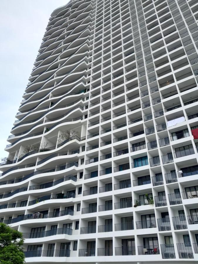 The Landmark Comfort Relax Spacious Sea View By Iz Tanjung Tokong Exterior photo